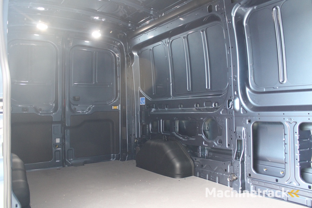 Ford Transit 350 2.0 TDCI L3H2 Limited 165pk - LUCHTVERING - ACC - Blind Spot - 360 camera - Navigatie - Stoel-Stuurverwarming - Trekhaak - Rijklaar