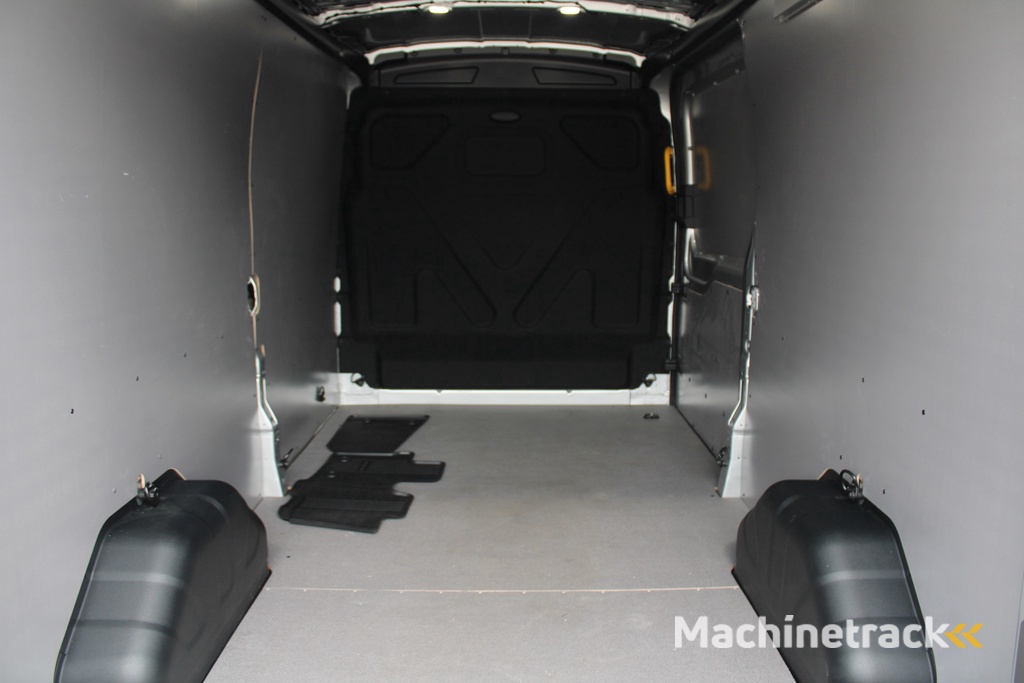 Ford Transit 350 2.0 TDCI L3H2 Limited Raptor 165pk - LUCHTVERING - ACC - Blind Spot - 360 camera - Raptor Grill - Stoel-Stuurverwarming - Trekhaak - Rijklaar