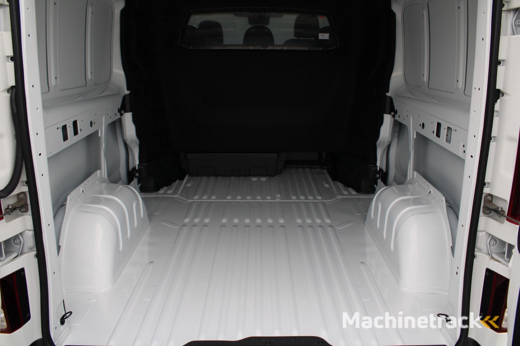 Renault Trafic 2.0 Blue dCi 130 T29 L2H1 Advance DC 130pk - Trekhaak - LED - Cruise - Carplay - Camera - Lane - Rijklaar