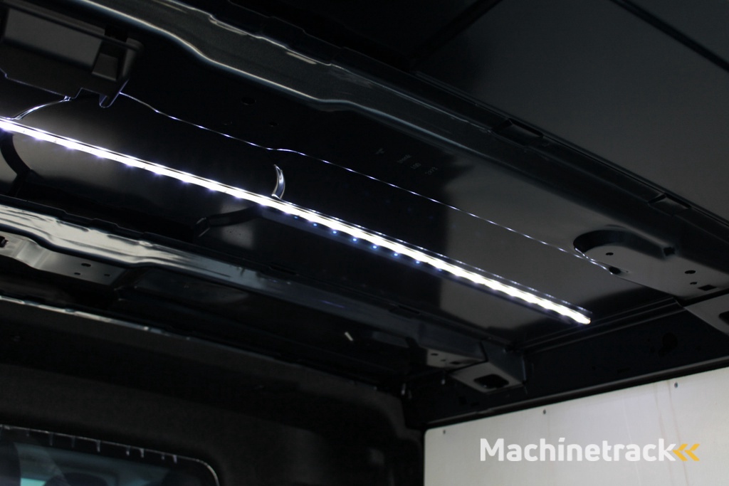 Renault Trafic 2.0 Blue dCi 170pk T29 L2H1 Extra DC - 2x Schuifdeur - Carplay - LED - Blind Spot - Navigatie - Camera - Trekhaak - Stoelverwarming - Rijklaar