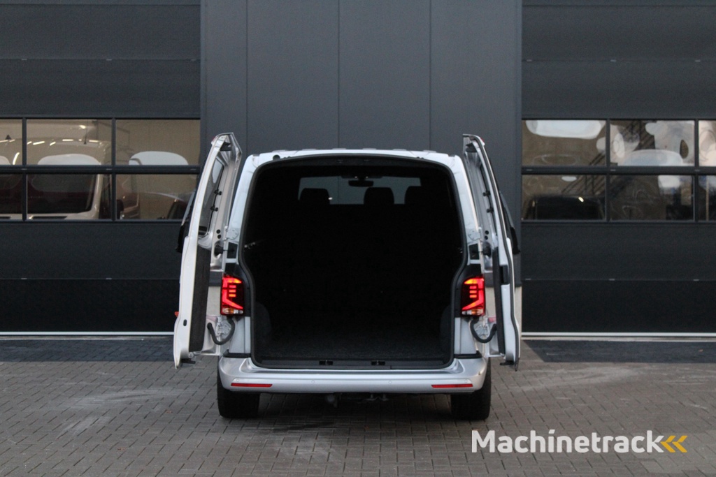Volkswagen Transporter 2.0 TDI L2H1 28 Bulli 150pk - 20 Inch - Camera - Trekhaak - Leder - ACC - LED - Rijklaar