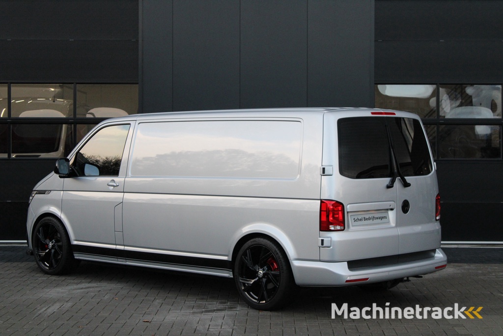 Volkswagen Transporter 2.0 TDI L2H1 28 Bulli 150pk - 20 Inch - Camera - Trekhaak - Leder - ACC - LED - Rijklaar