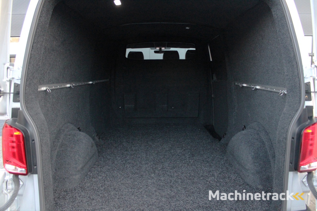 Volkswagen Transporter 2.0 TDI L2H1 28 Bulli 150pk - 20 Inch - Camera - Trekhaak - Leder - ACC - LED - Rijklaar