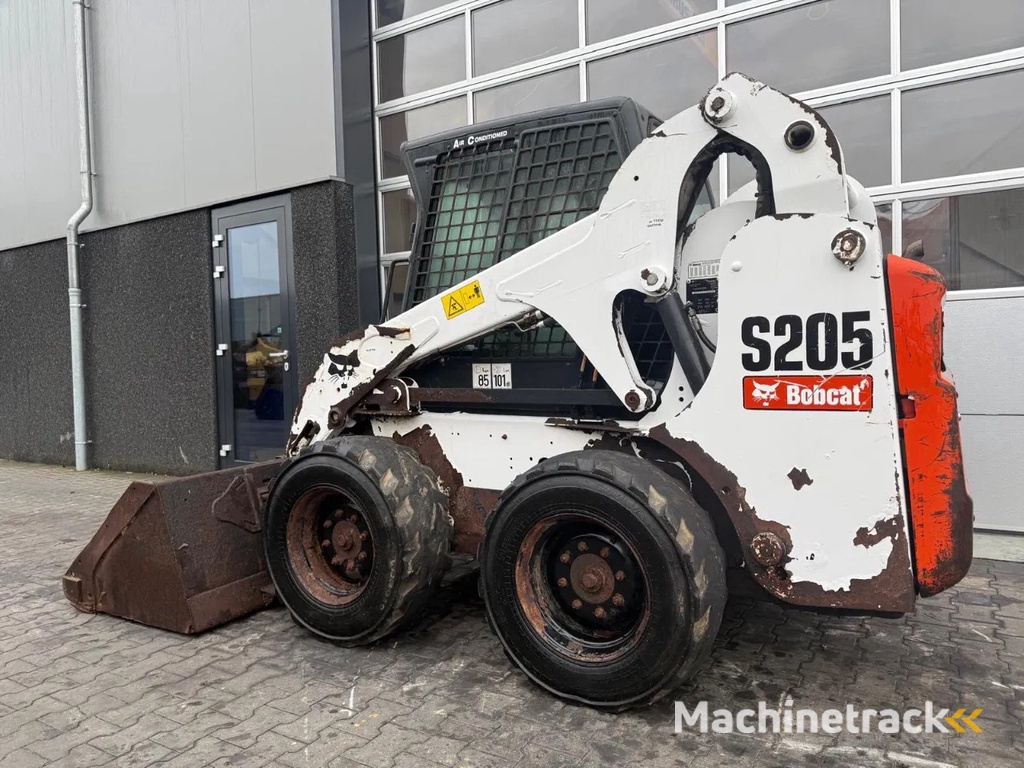Bobcat S205