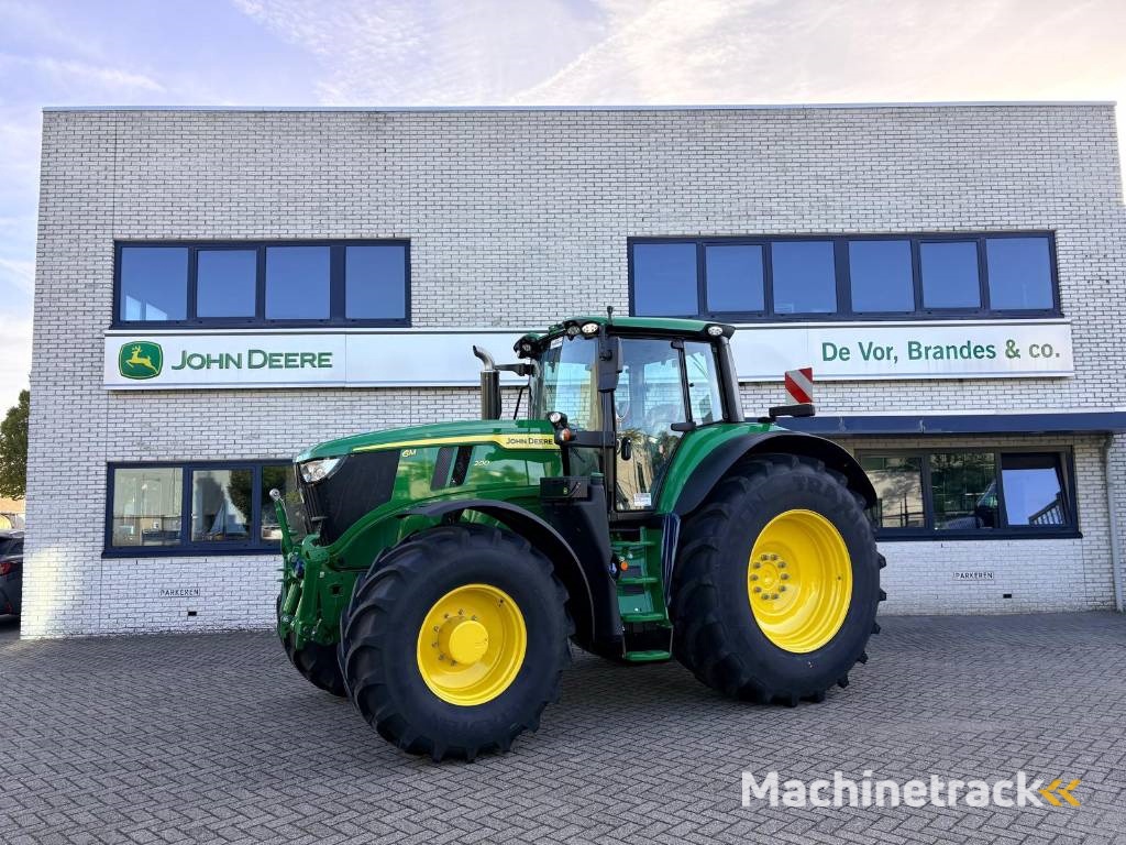 John Deere 6M200