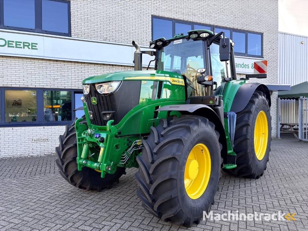 John Deere 6M200