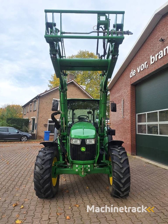 John Deere 5075M