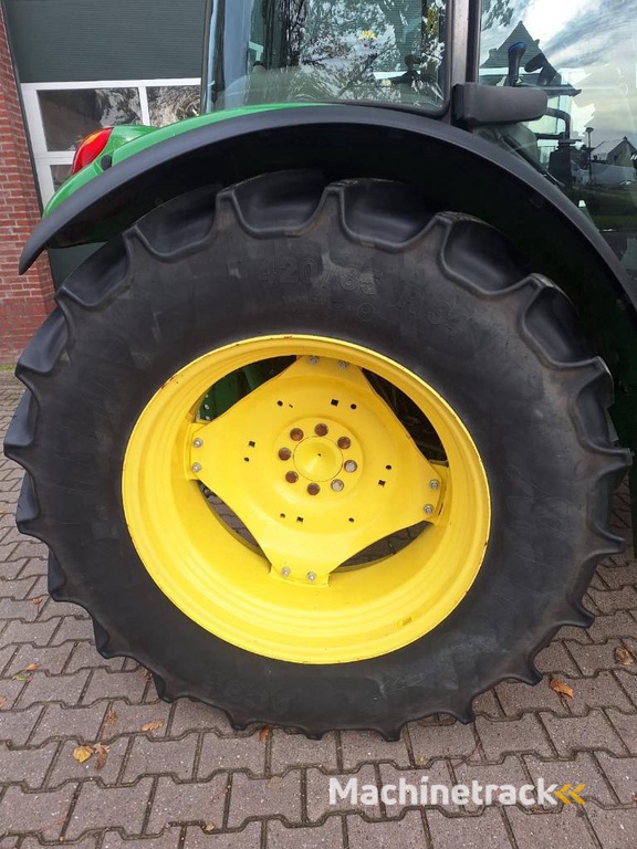 John Deere 5075M