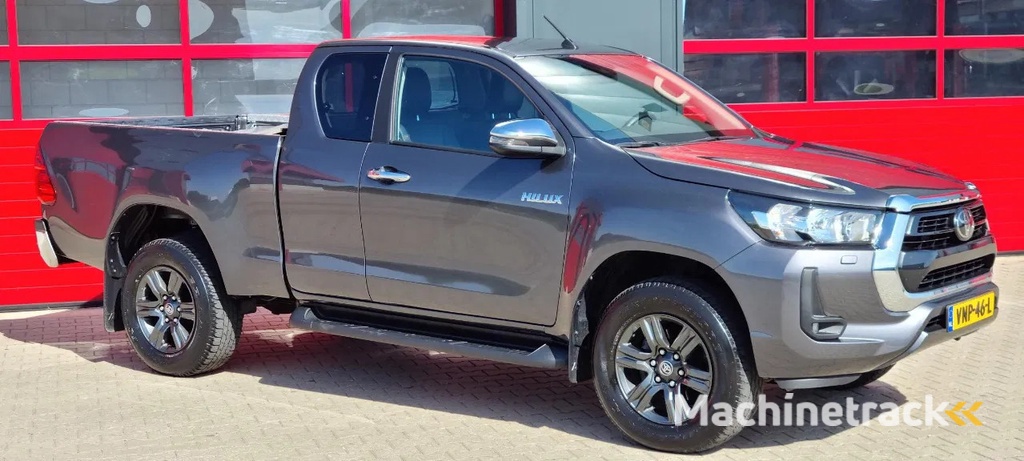 Toyota Hilux 2.4 D-4D 4x4 Automaat | 150pk | Luxe uitvoering Hilux 2.4 D-4D 4x4 Automaat