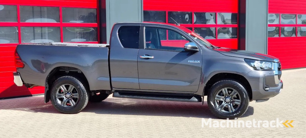 Toyota Hilux 2.4 D-4D 4x4 Automaat | 150pk | Luxe uitvoering Hilux 2.4 D-4D 4x4 Automaat