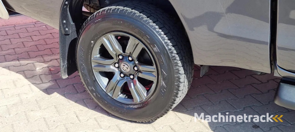 Toyota Hilux 2.4 D-4D 4x4 Automaat | 150pk | Luxe uitvoering Hilux 2.4 D-4D 4x4 Automaat