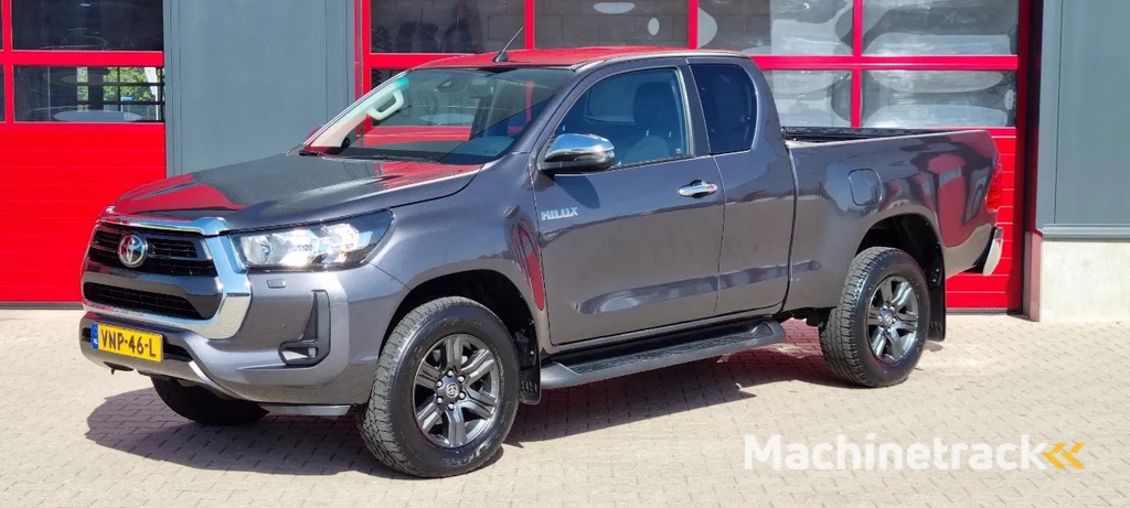 Toyota Hilux 2.4 D-4D 4x4 Automaat | 150pk | Luxe uitvoering Hilux 2.4 D-4D 4x4 Automaat