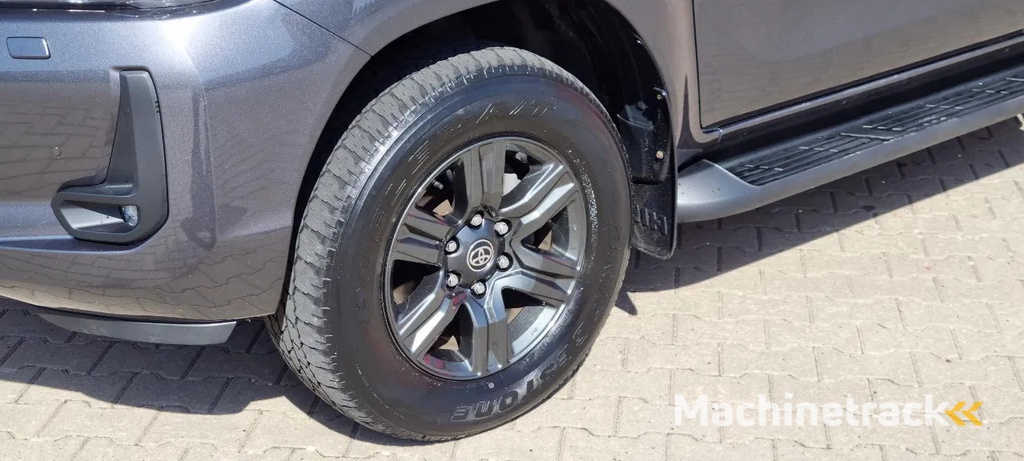 Toyota Hilux 2.4 D-4D 4x4 Automaat | 150pk | Luxe uitvoering Hilux 2.4 D-4D 4x4 Automaat