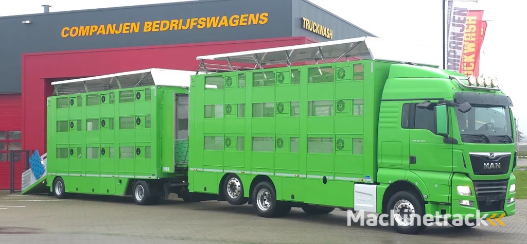 MAN 26.460 Cuppers Box Total 108,9 m2 nice Truck and trailer!