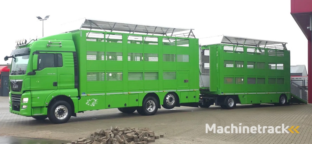 MAN 26.460 Cuppers Box Total 108,9 m2 nice Truck and trailer!