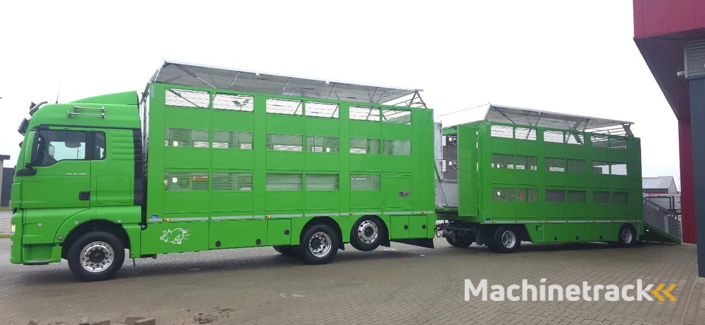 MAN 26.460 Cuppers Box Total 108,9 m2 nice Truck and trailer!