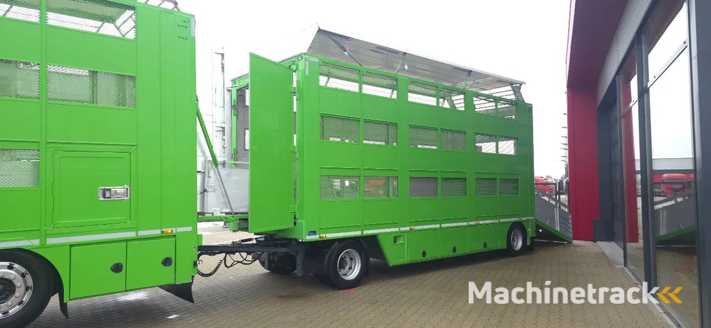 MAN 26.460 Cuppers Box Total 108,9 m2 nice Truck and trailer!