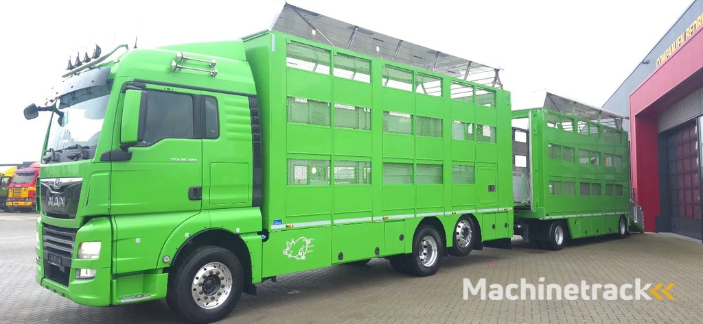 MAN 26.460 Cuppers Box Total 108,9 m2 nice Truck and trailer!