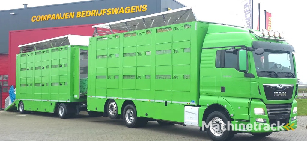 MAN 26.460 Cuppers Box Total 108,9 m2 nice Truck and trailer!