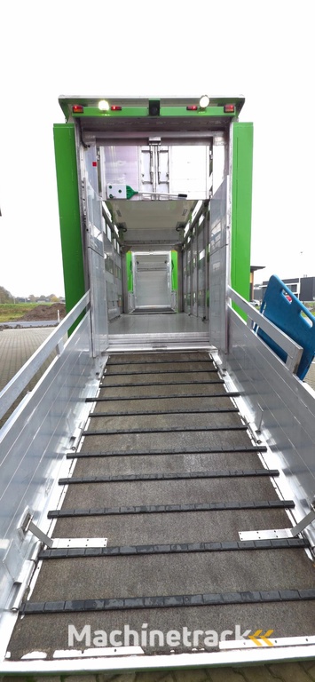 MAN 26.460 Cuppers Box Total 108,9 m2 nice Truck and trailer!