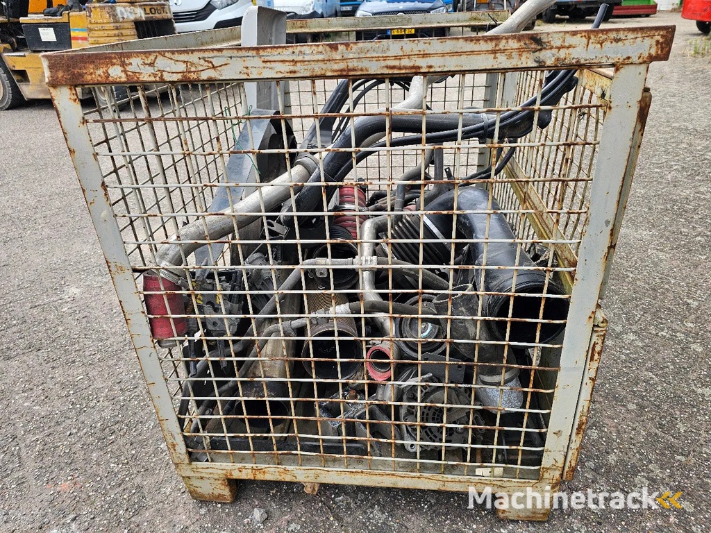 MAN Bak met vrachtwagen onderdelen