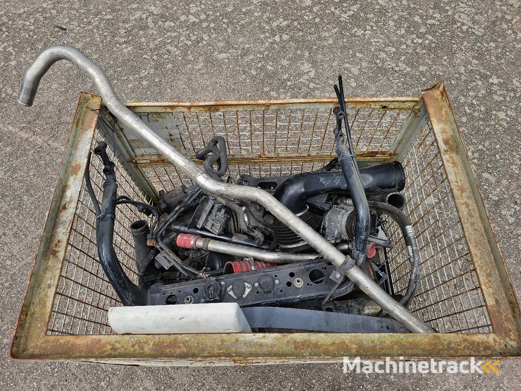 MAN Bak met vrachtwagen onderdelen