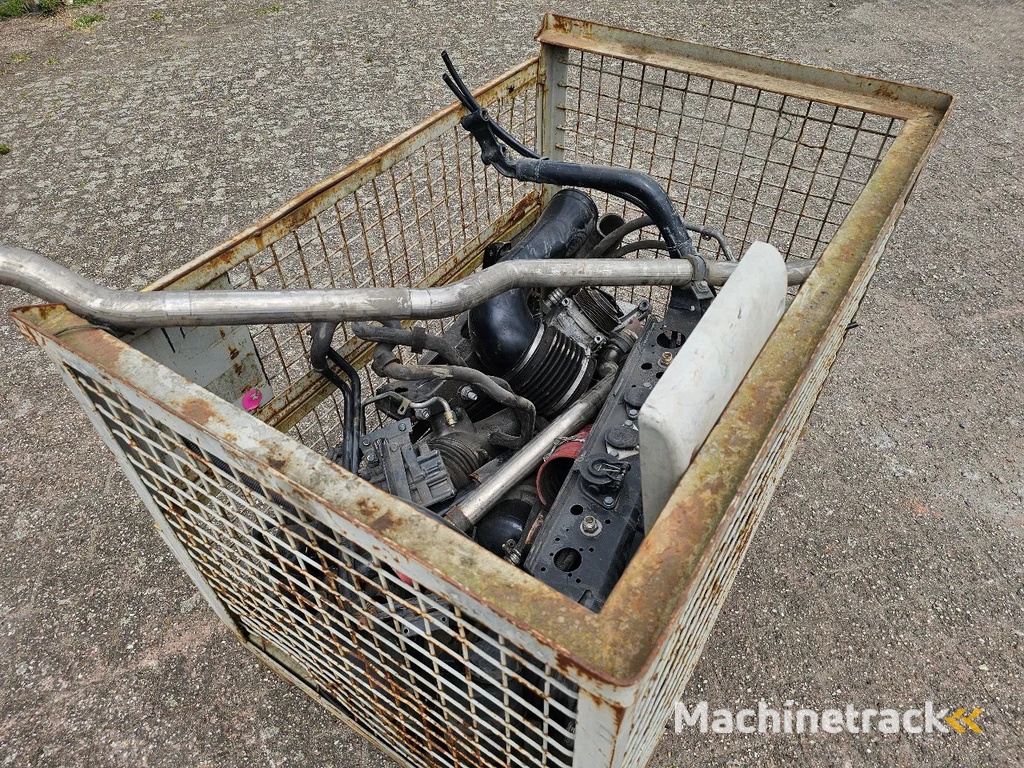 MAN Bak met vrachtwagen onderdelen