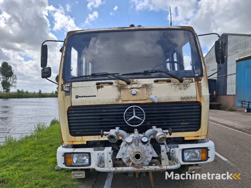 MERCEDES-BENZ 1017