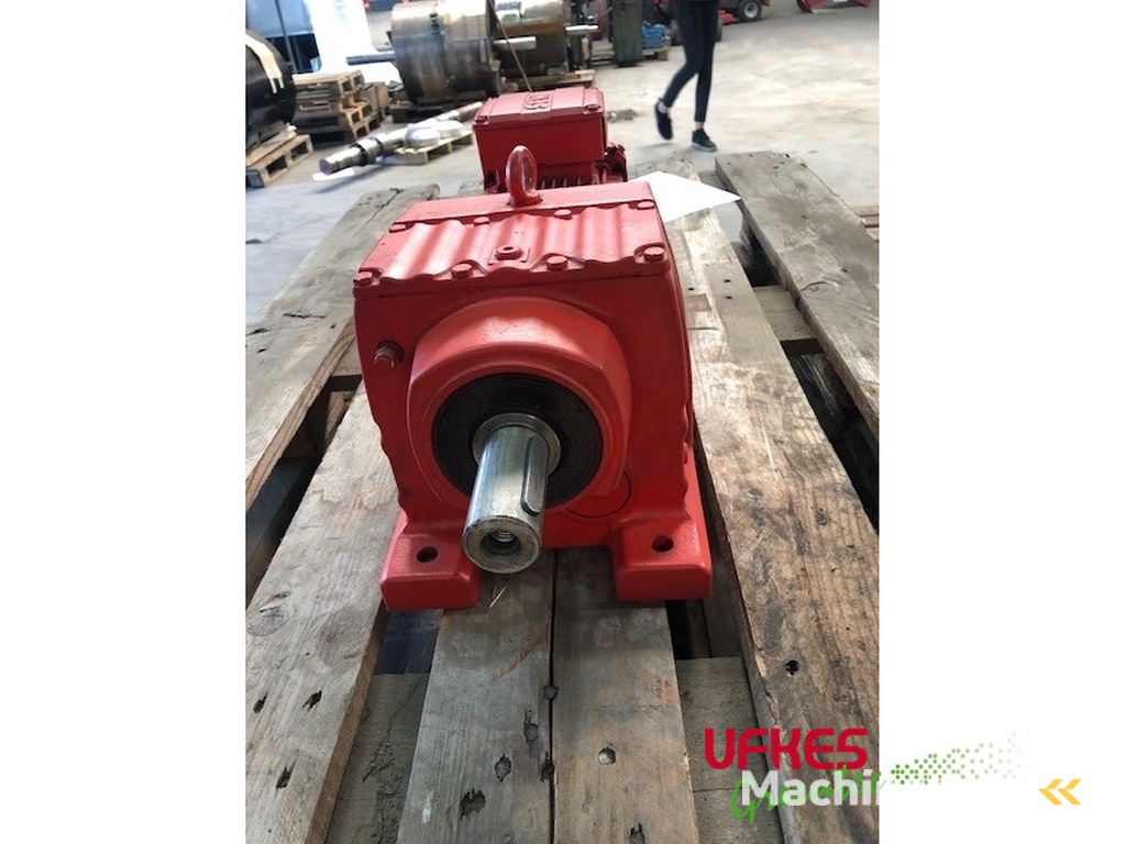 SEW motor reductor R67DRN80M4