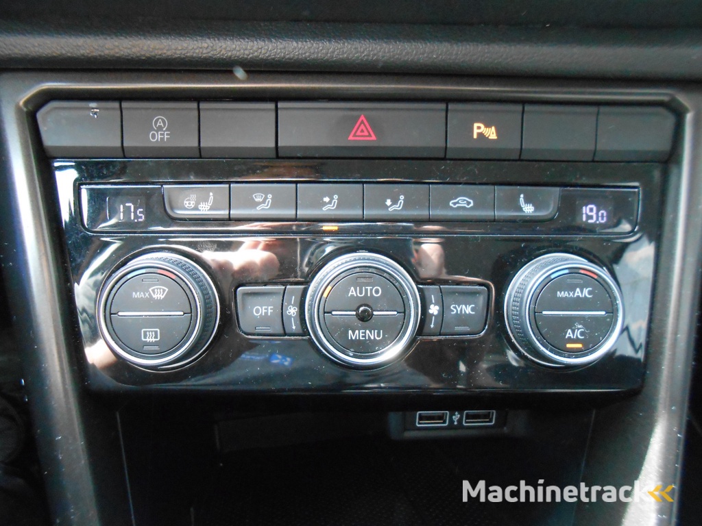 Volkswagen T-Roc 1.0 TSI Sport Trekhaak / Camera / PDC V+A / Stoel en stuur verw.