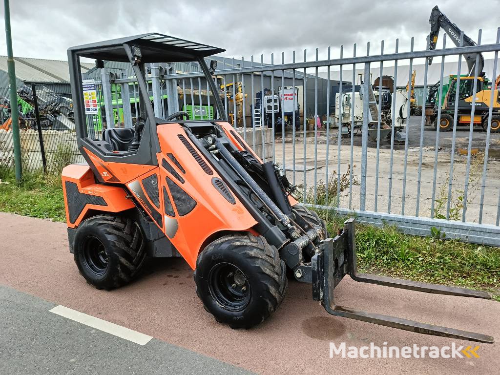 Cast 33 TLS minishovel mini loader giant avant 1400kg