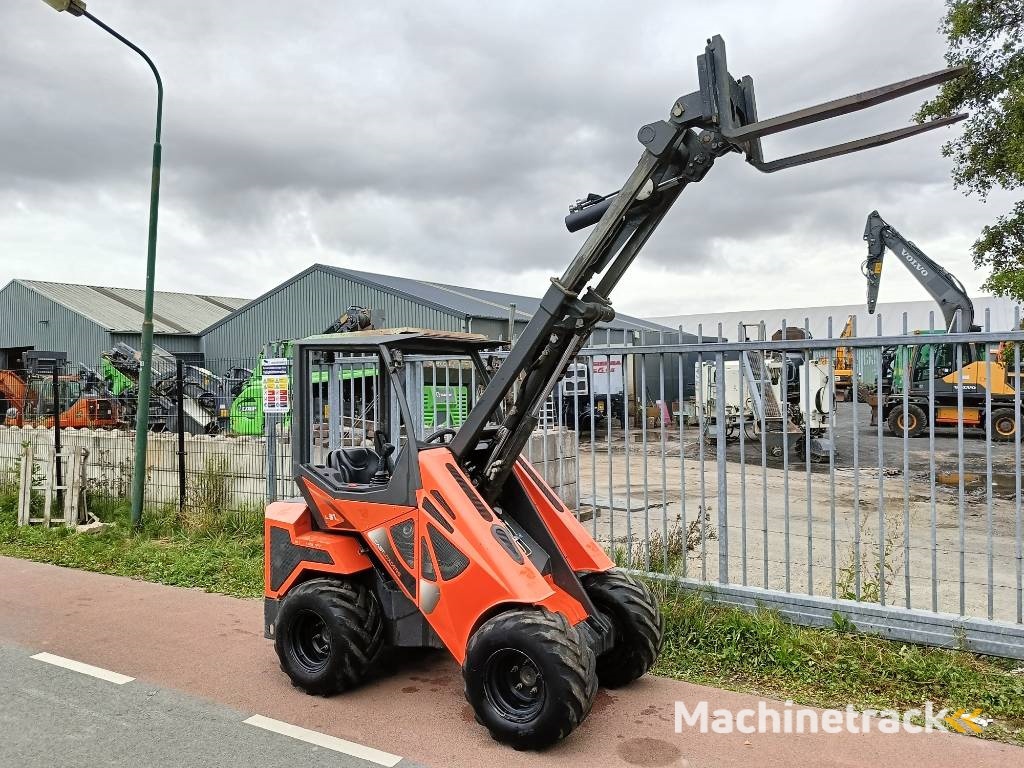 Cast 33 TLS minishovel mini loader giant avant 1400kg