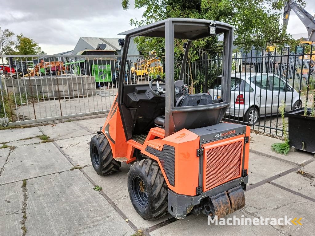 Cast 33 TLS minishovel mini loader giant avant 1400kg