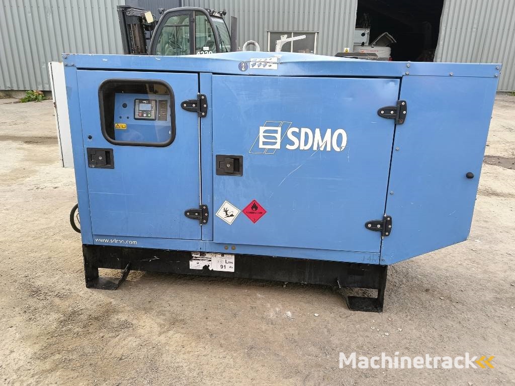 Sdmo J 44 K 44kva 64 A 35 kw generator aggregaat silent