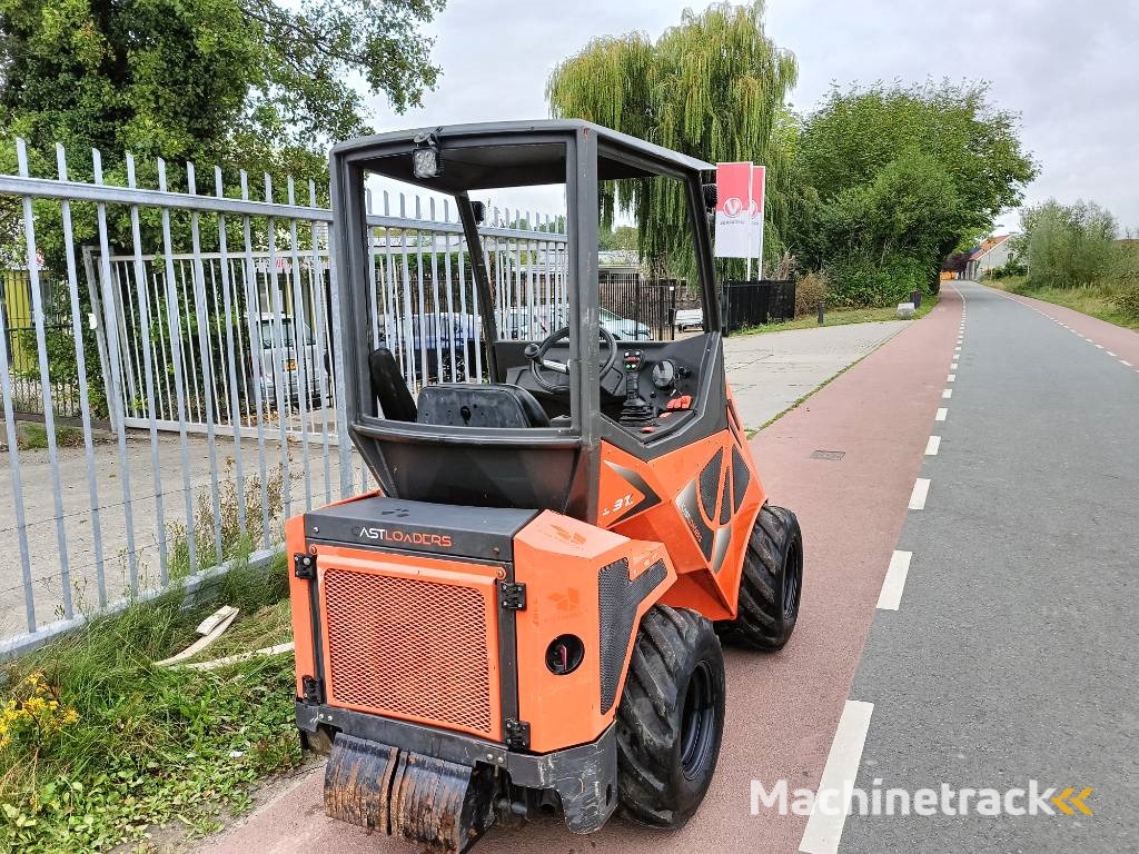 Cast 33 TLS minishovel mini loader giant avant 1400kg
