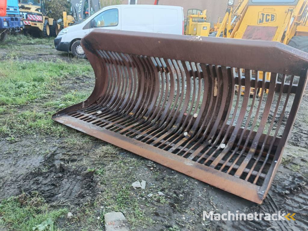 puinbak 2,6 m JCB eurostill verachtert netjes