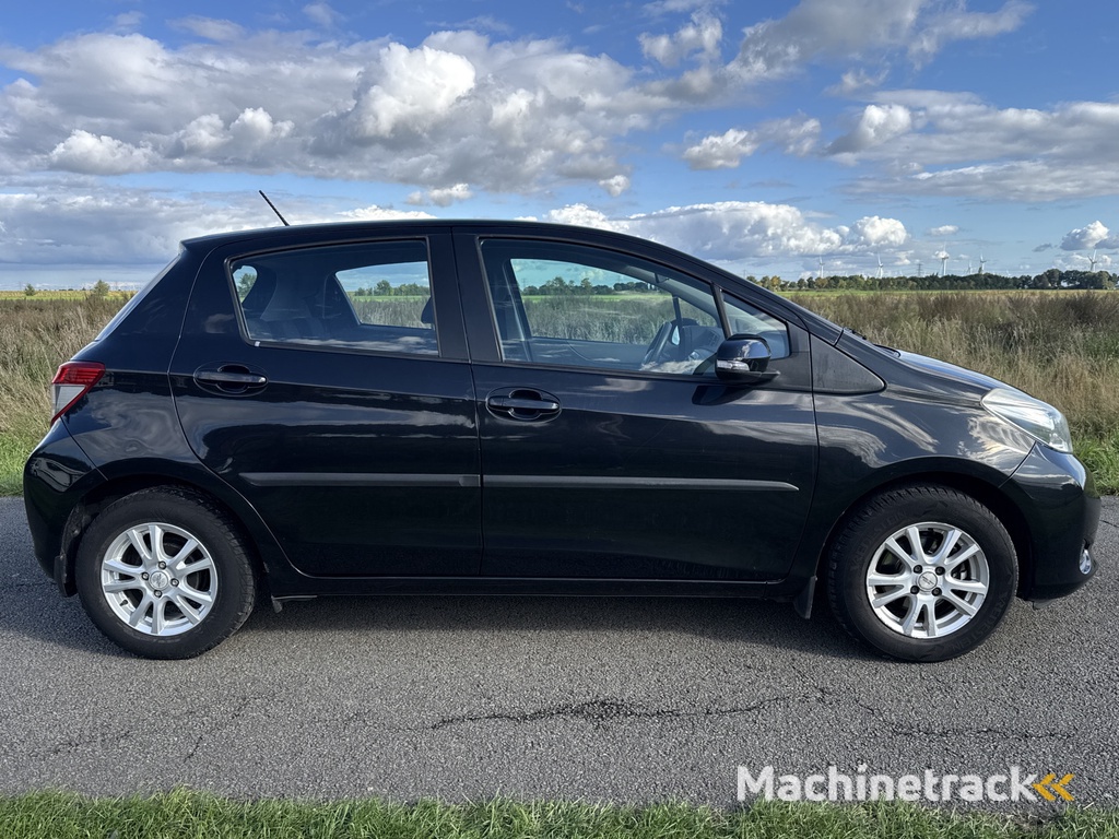 Toyota Yaris 1.0 VVT-i Now Airco / PDC / Trekhaak /APK 10-2026!