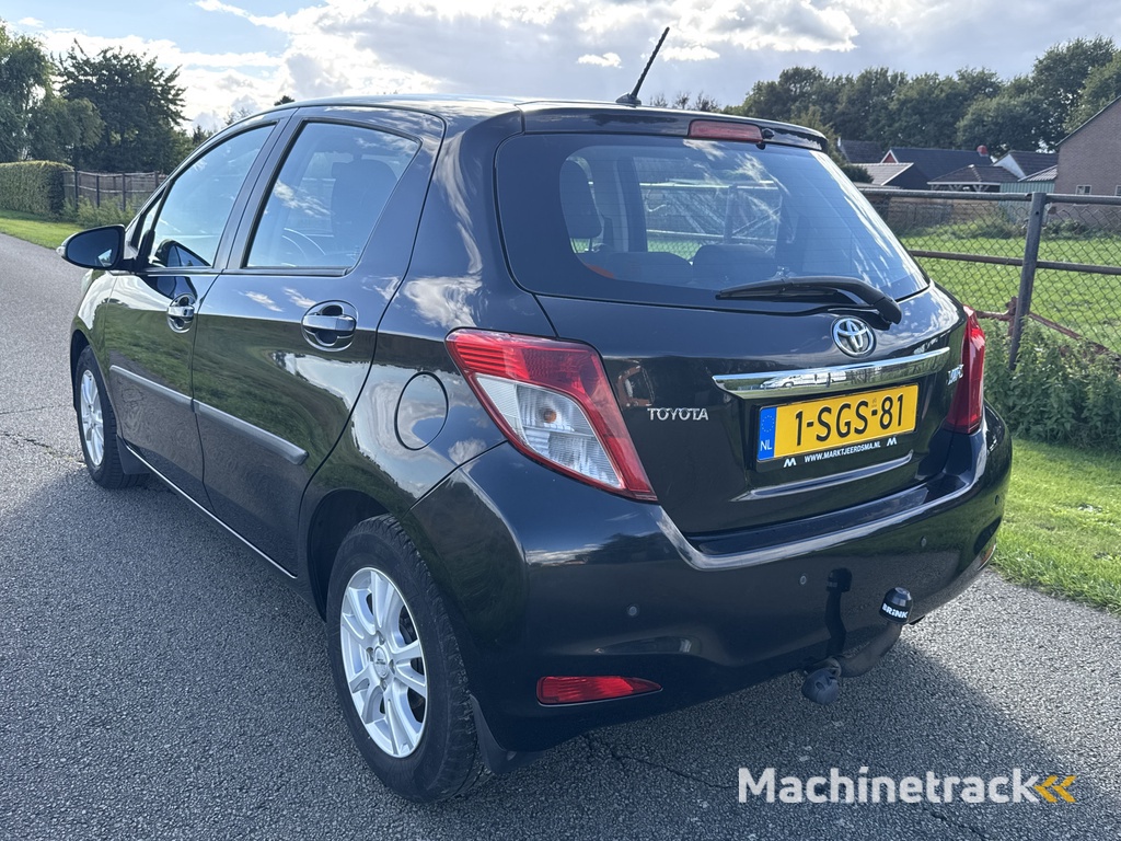 Toyota Yaris 1.0 VVT-i Now Airco / PDC / Trekhaak /APK 10-2026!