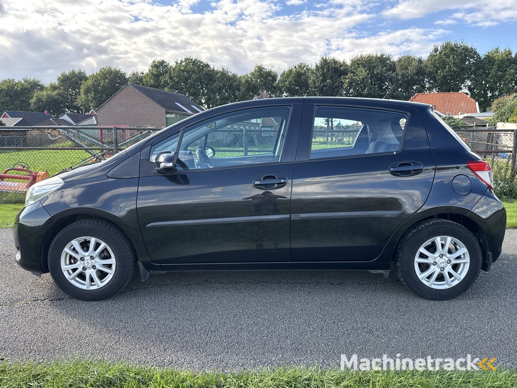 Toyota Yaris 1.0 VVT-i Now Airco / PDC / Trekhaak /APK 10-2026!