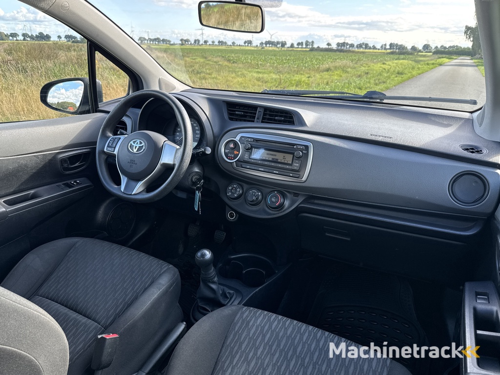 Toyota Yaris 1.0 VVT-i Now Airco / PDC / Trekhaak /APK 10-2026!