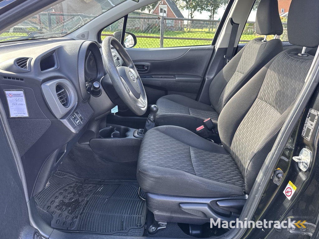 Toyota Yaris 1.0 VVT-i Now Airco / PDC / Trekhaak /APK 10-2026!