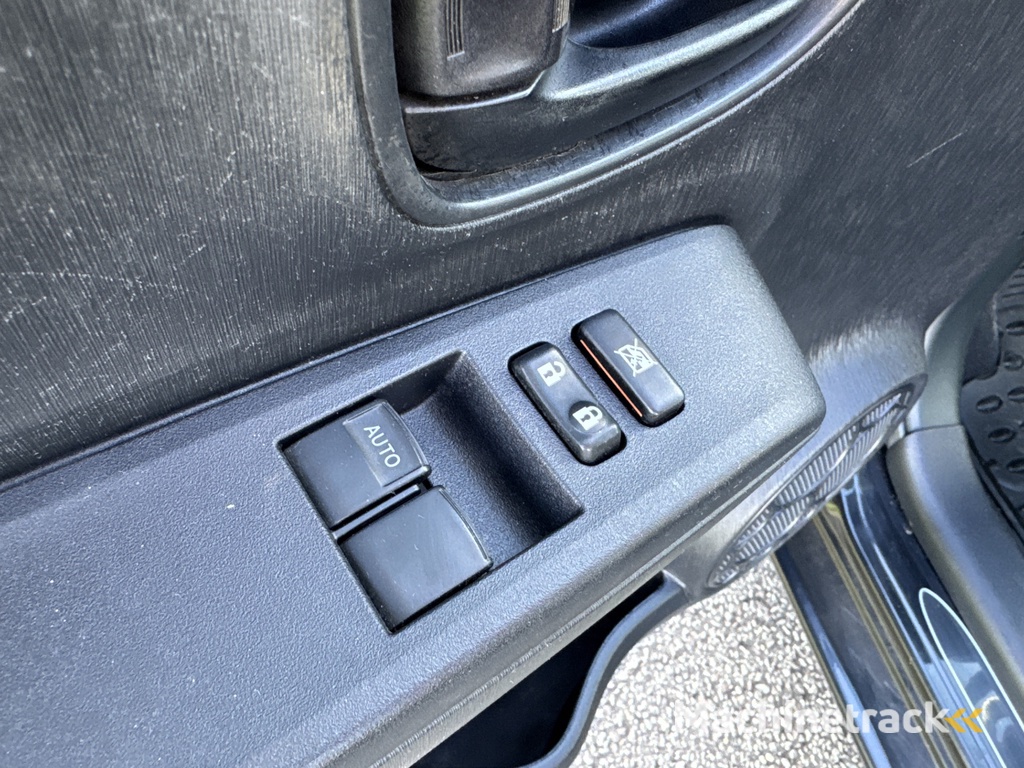 Toyota Yaris 1.0 VVT-i Now Airco / PDC / Trekhaak /APK 10-2026!