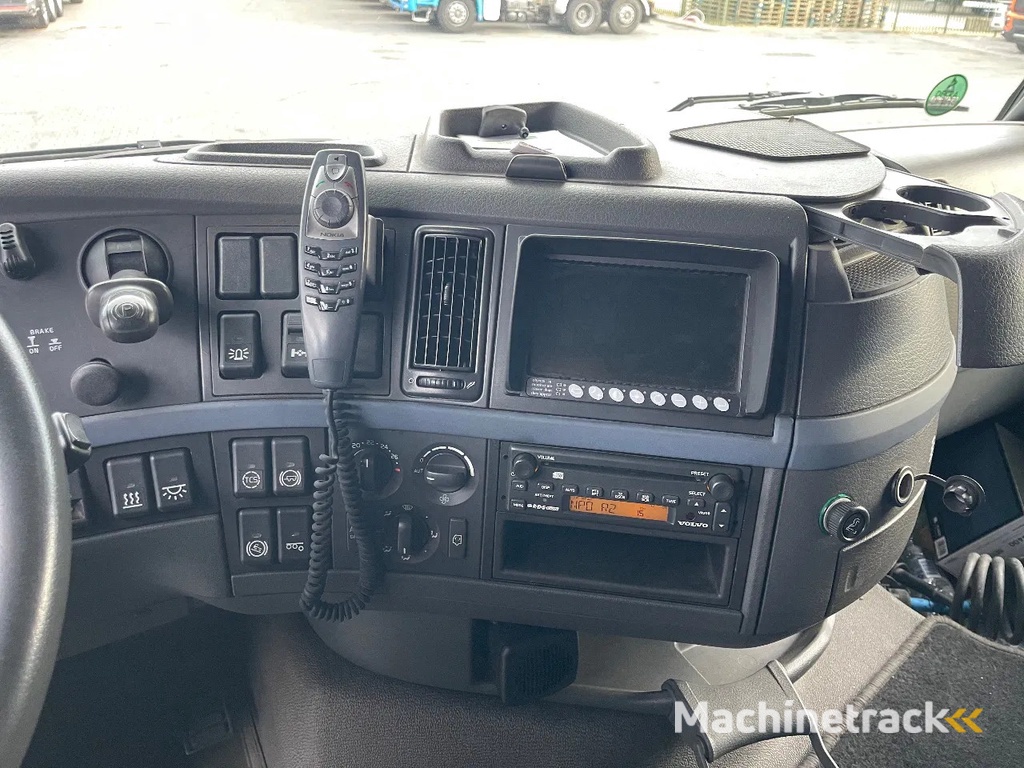 Volvo FH 400 4x2 / Globetrotter XL / Euro 5 / Spoilers / Side skirts