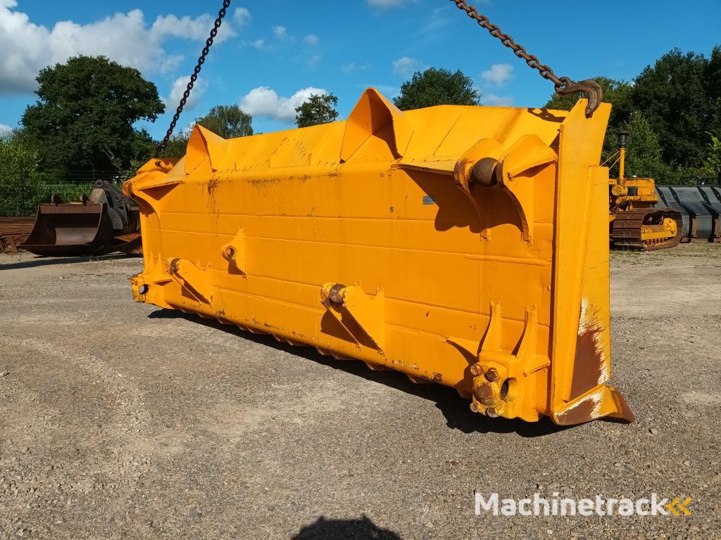 Caterpillar D8K blade UNUSED