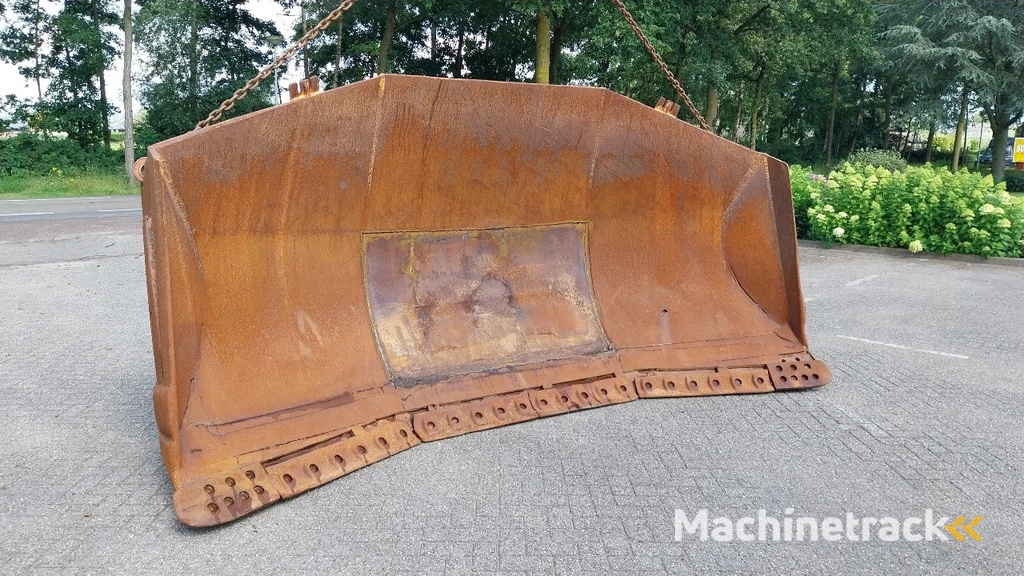 Caterpillar D 8 K U blade