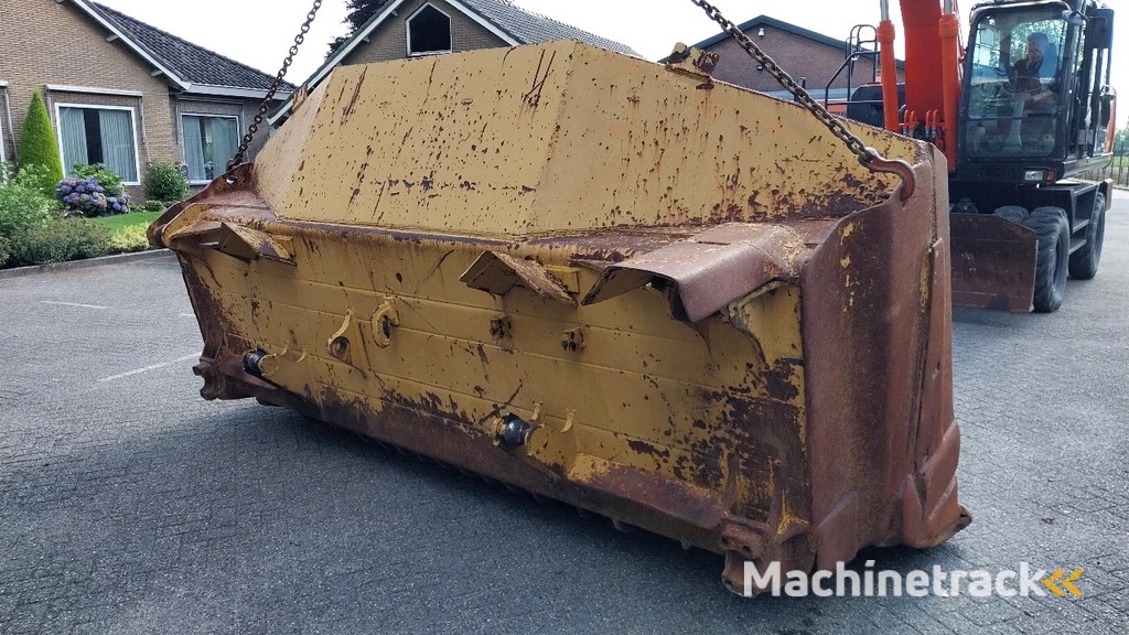 Caterpillar D 8 K U blade