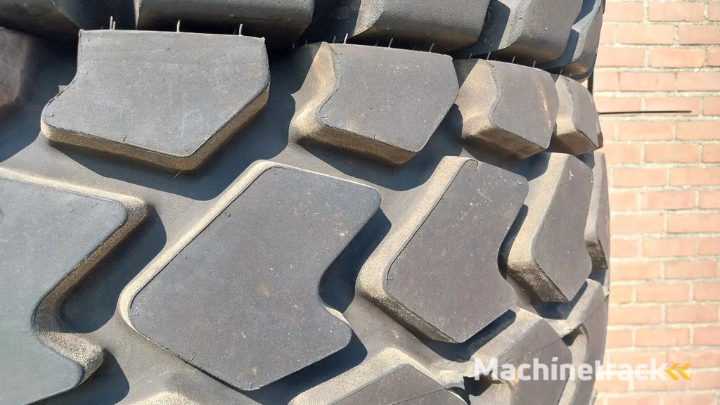 Goodyear titan 20.5R25 tires / Made in US / Unused / 24x