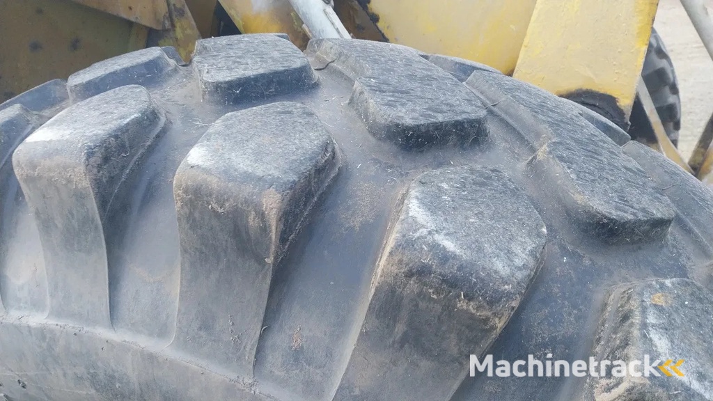 Caterpillar 920 / Good working condition / Near new tires