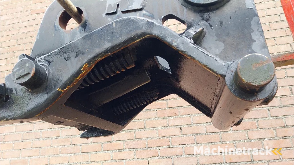 Verachtert CW30 hydraulic coupler / 80mm pins / Komatsu PC210 Volvo EC210