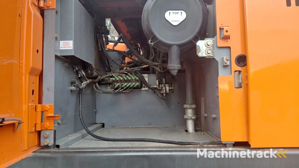 Hitachi ZX220W-5B